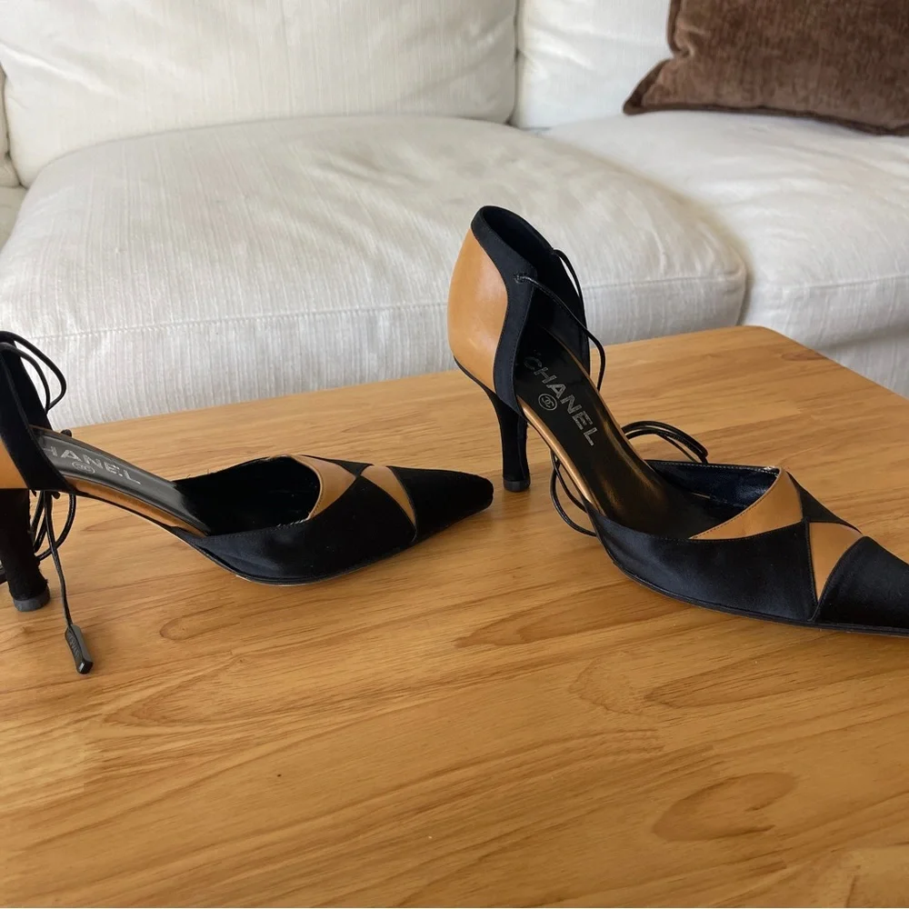 Vintage Chanel Heels - Picture 3 of 9
